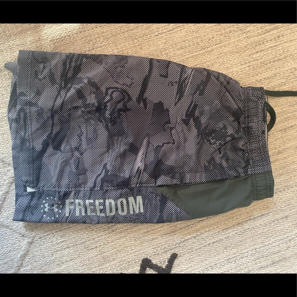 Under armour freedom shorts size L
